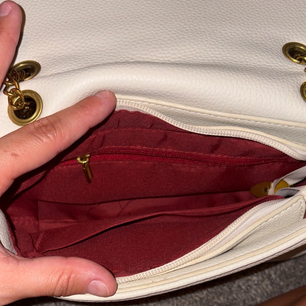 Elegant White Heart Quilted Shoulder Bag (also a crossbody) - Picture 3 of 4